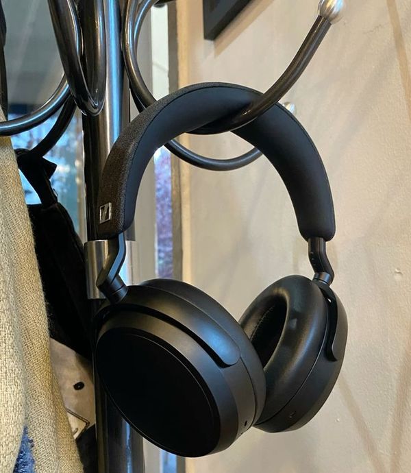 Sennheiser Momentum 4 1.jpeg
